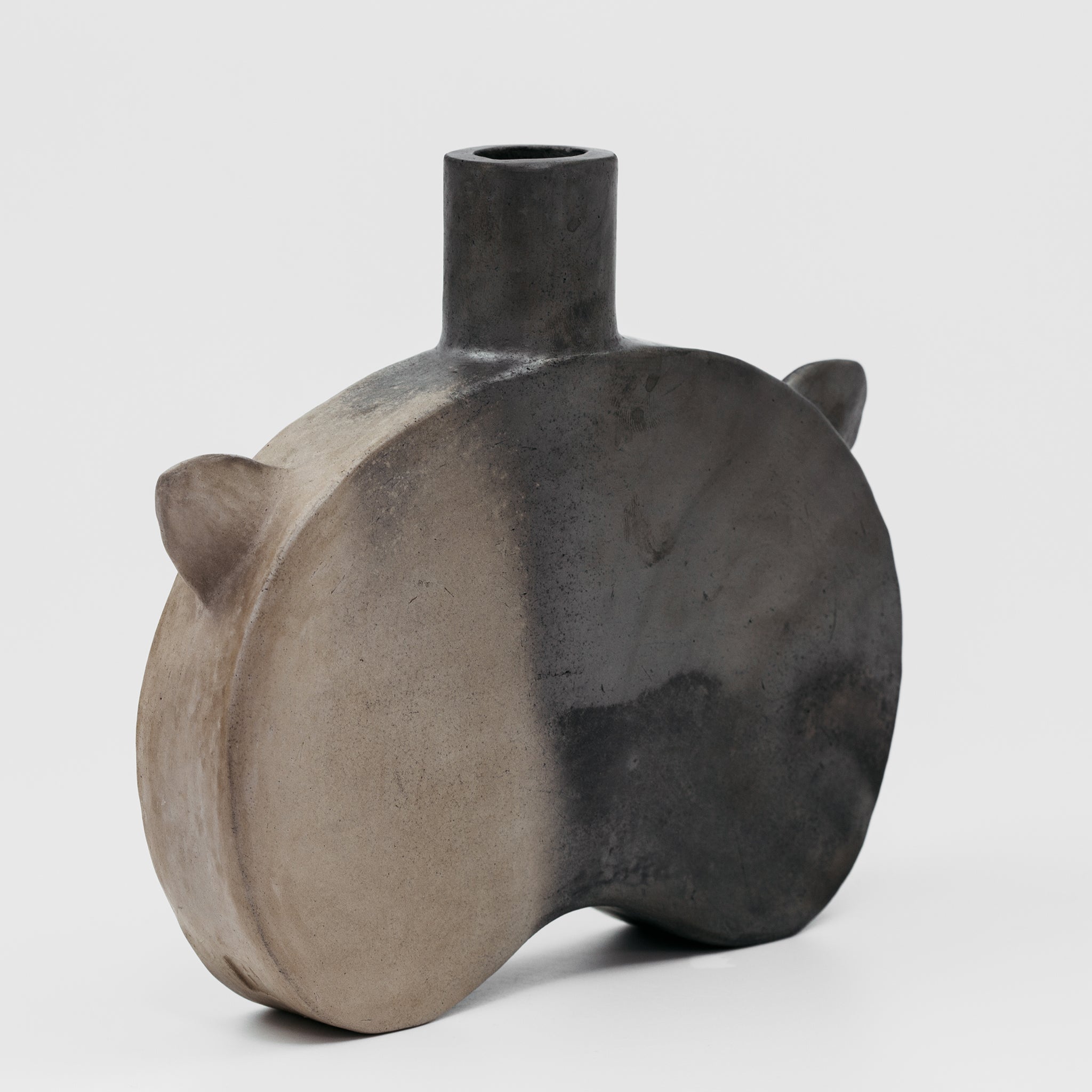 Black Vase No.02/24 - huba.studio