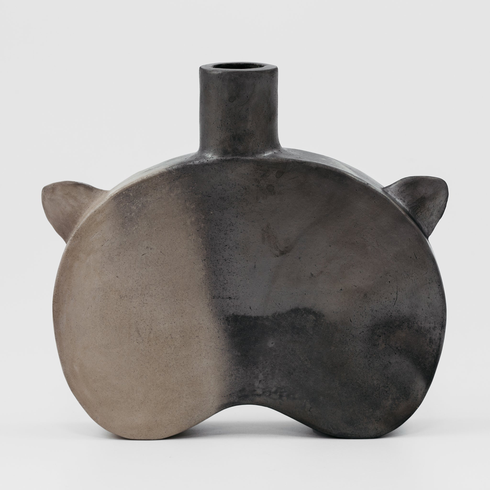 Black Vase No.02/24 - huba.studio