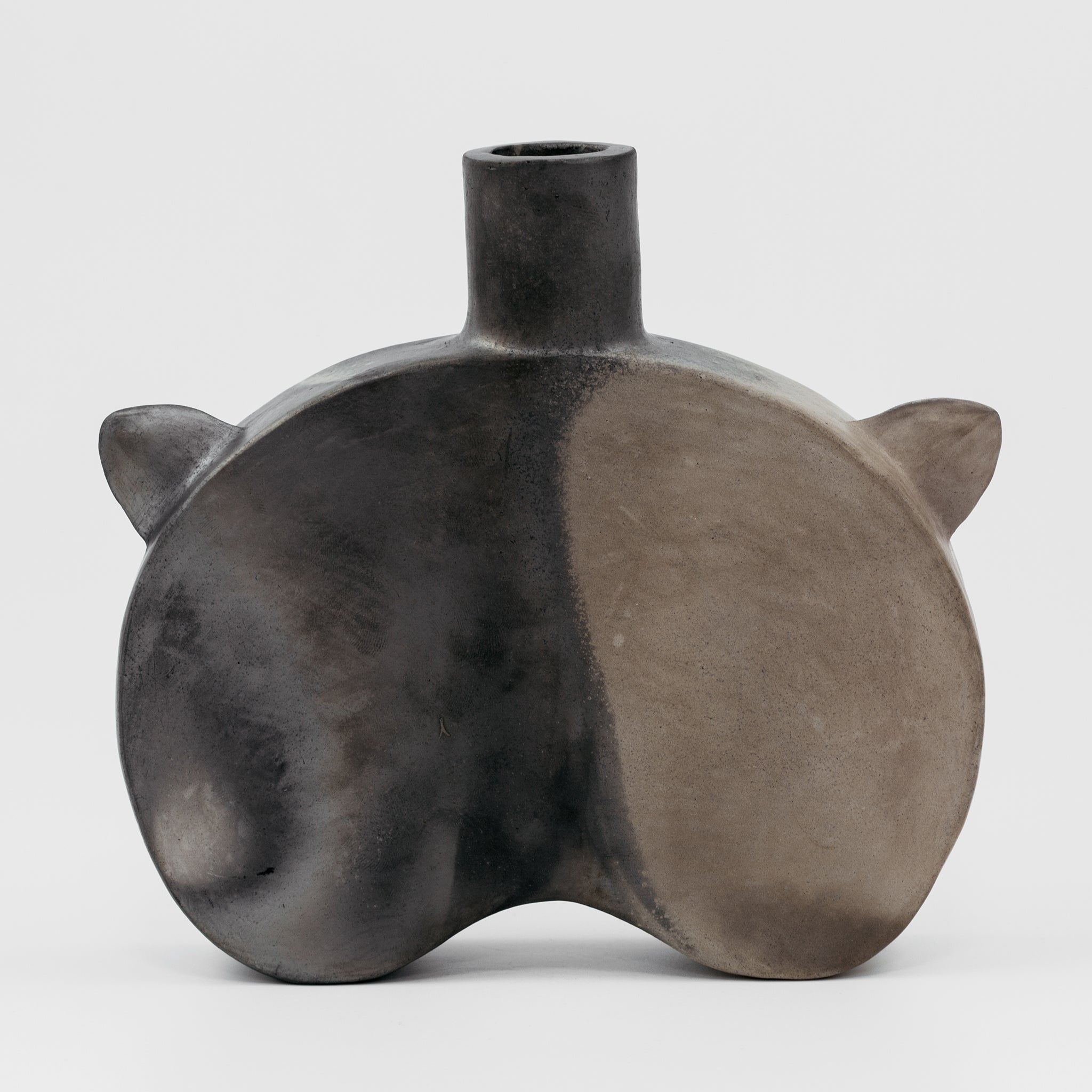 Black Vase No.02/24 - huba.studio