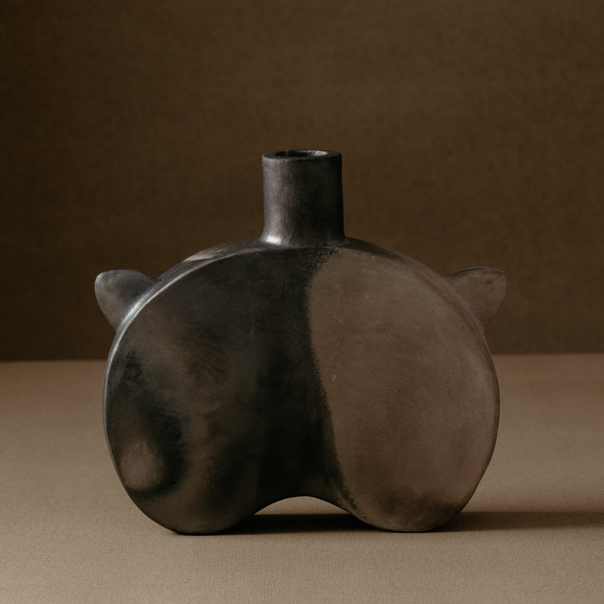 Black Vase No.02/24 - huba.studio