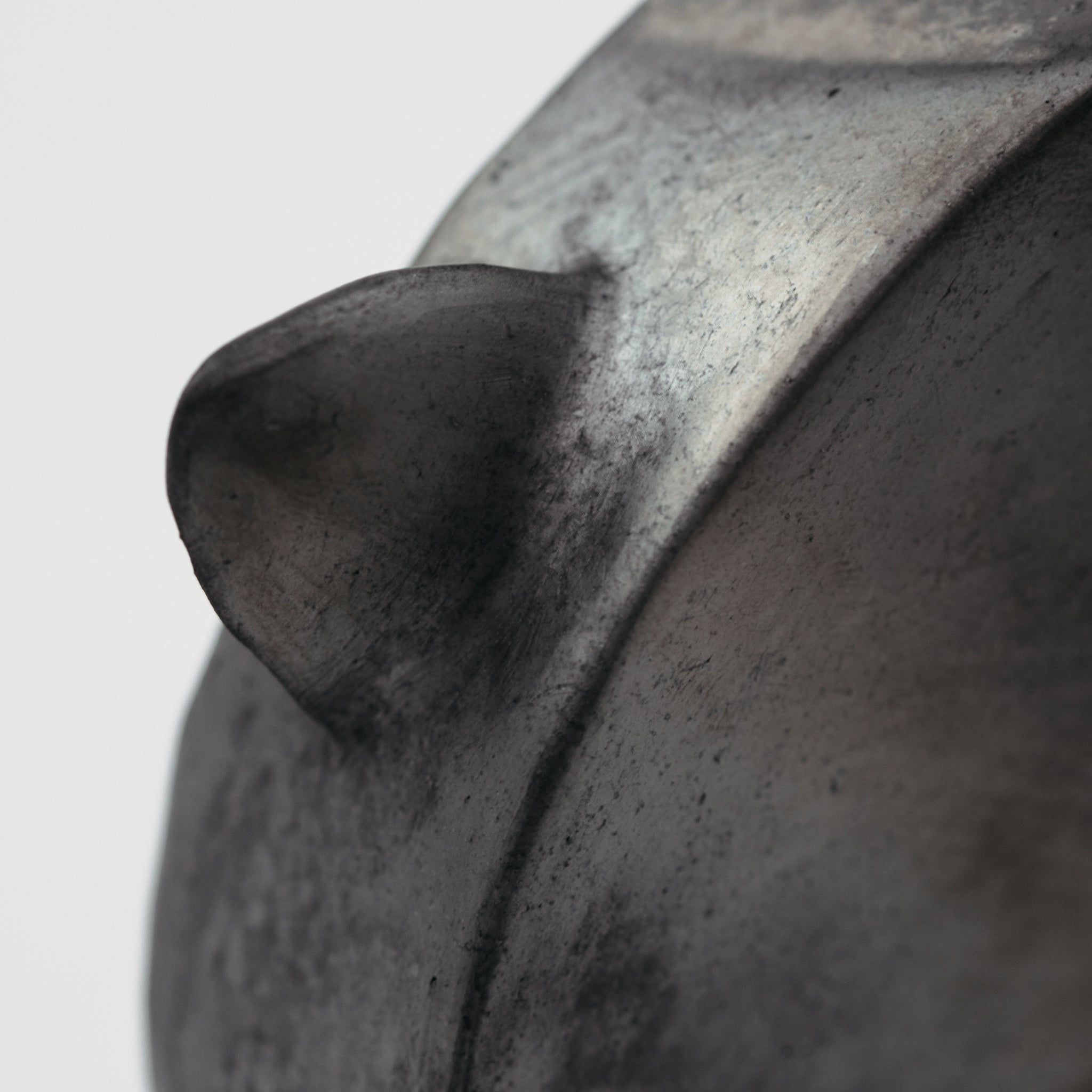 Black Vase No.02/24 - huba.studio