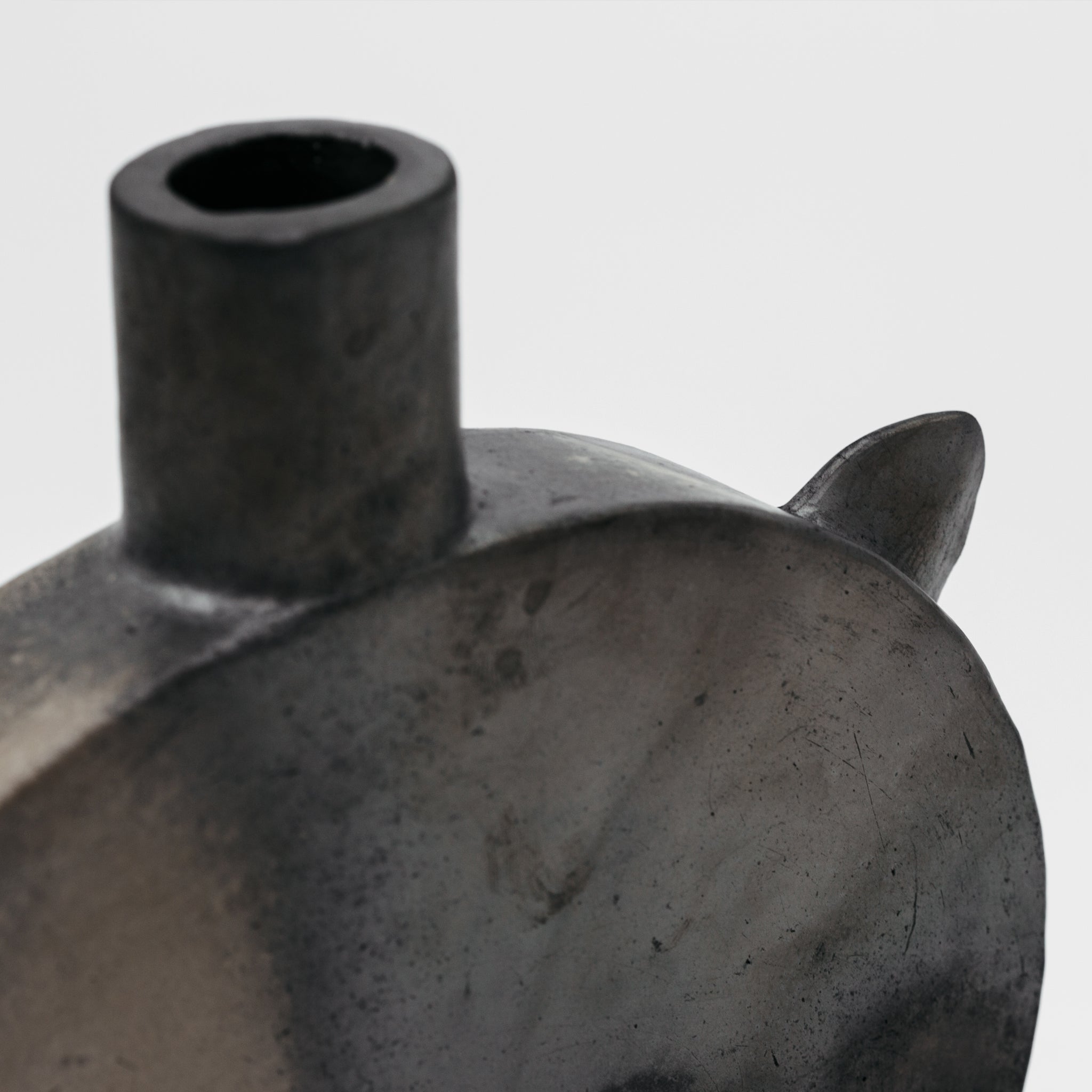 Black Vase No.02/24 - huba.studio