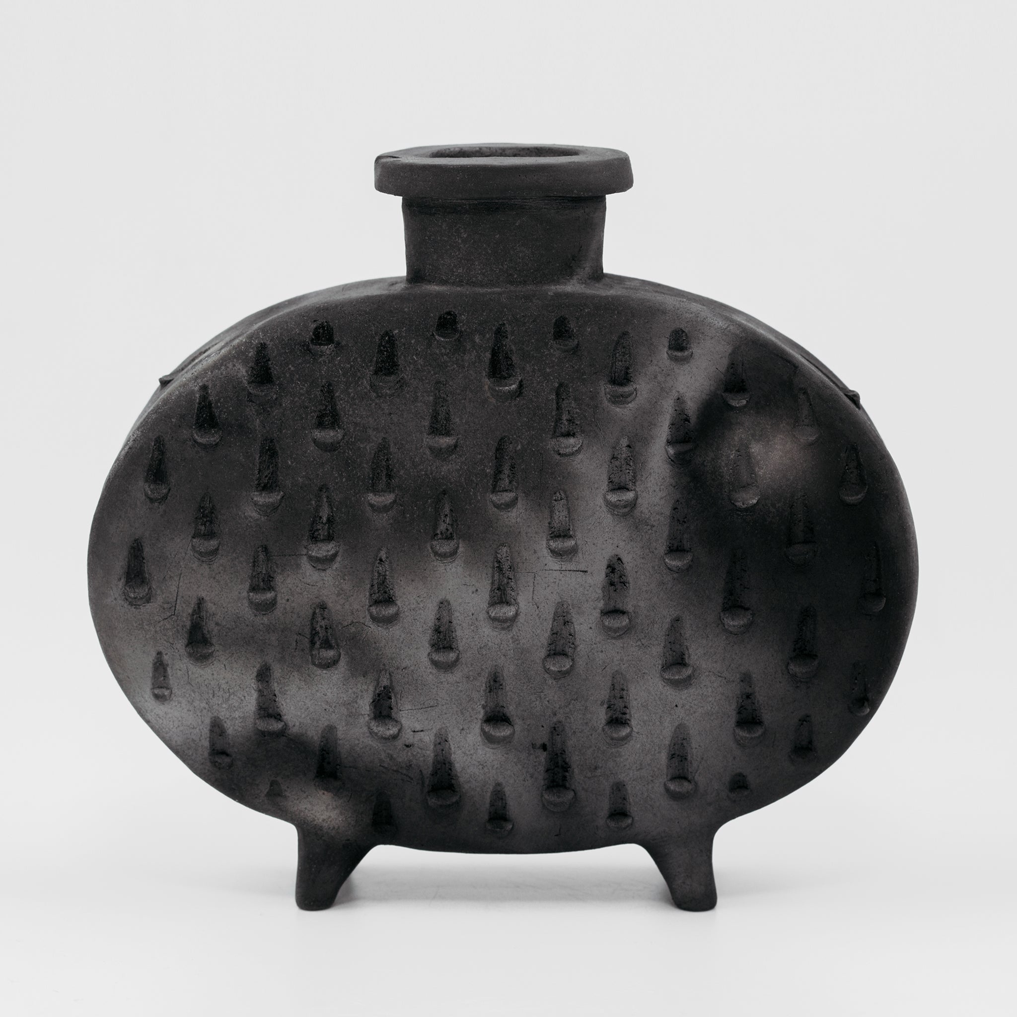 Black Vase No.03/24 - huba.studio