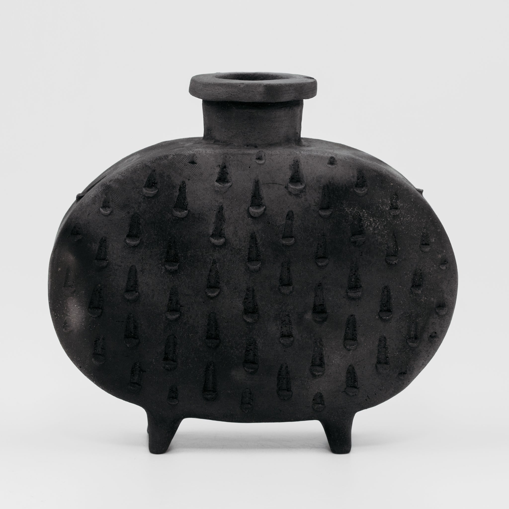 Black Vase No.03/24 - huba.studio