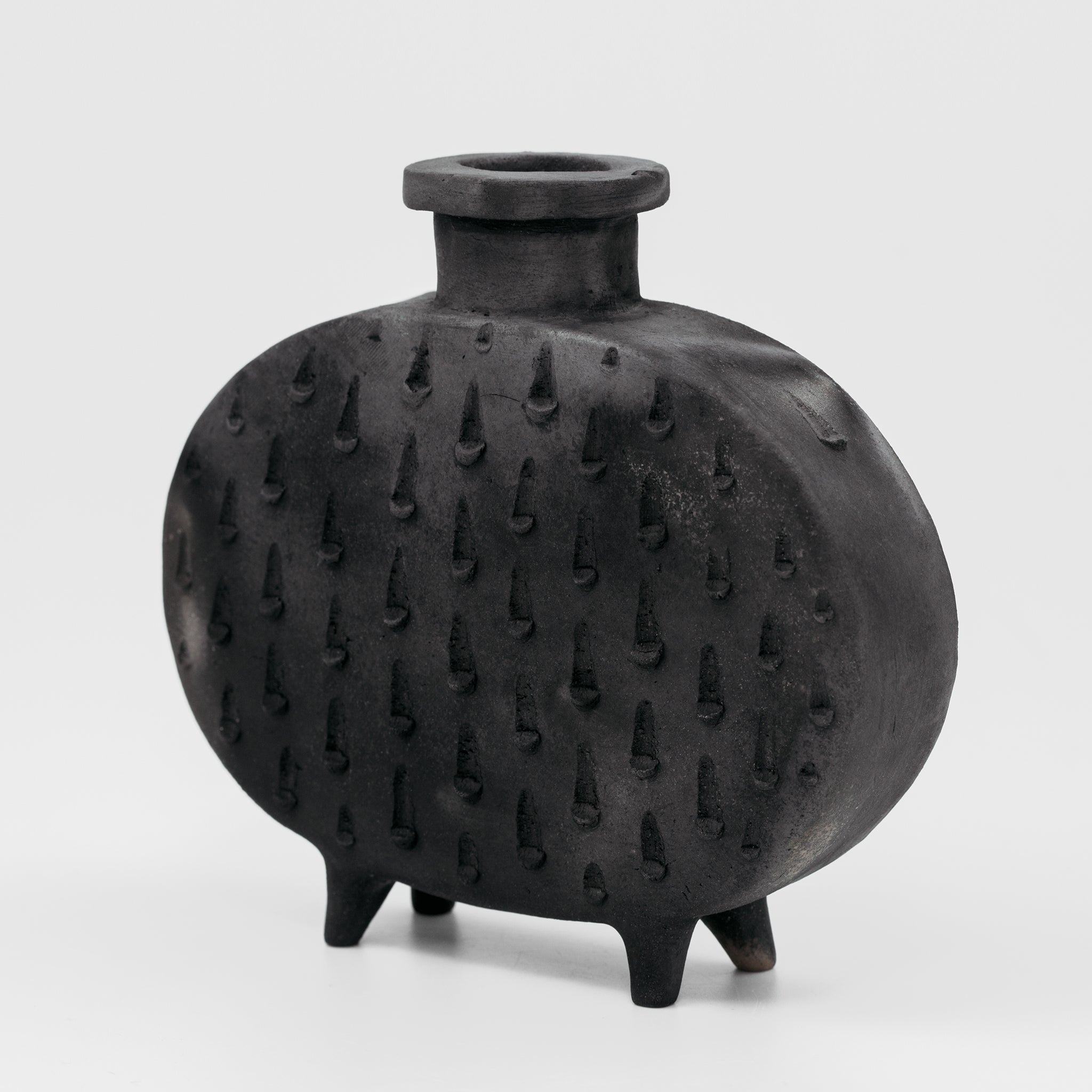 Black Vase No.03/24 - huba.studio