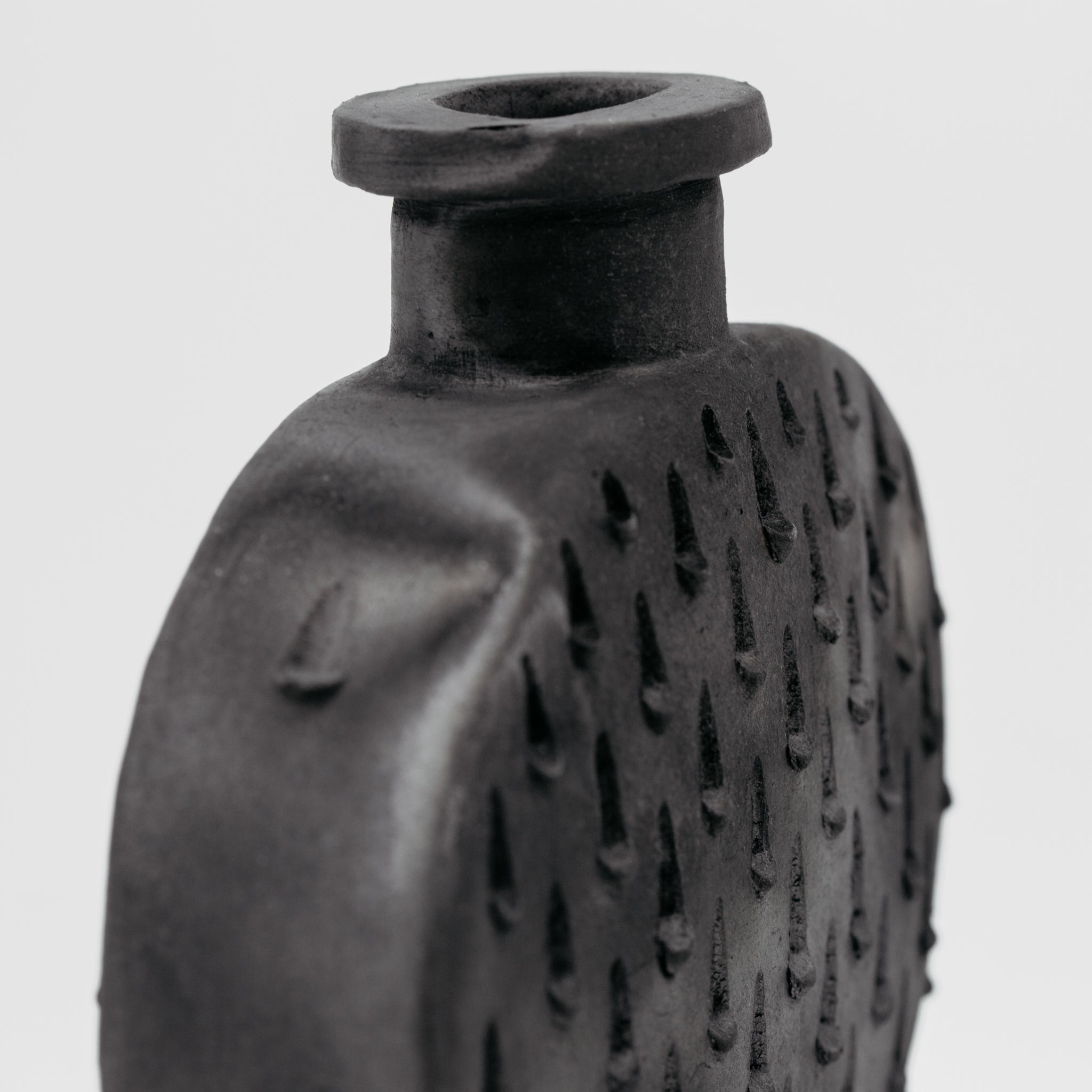 Black Vase No.03/24 - huba.studio