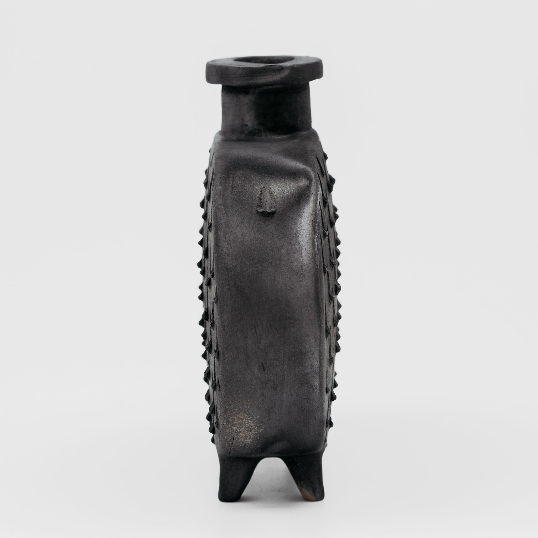 Black Vase No.03/24 - huba.studio