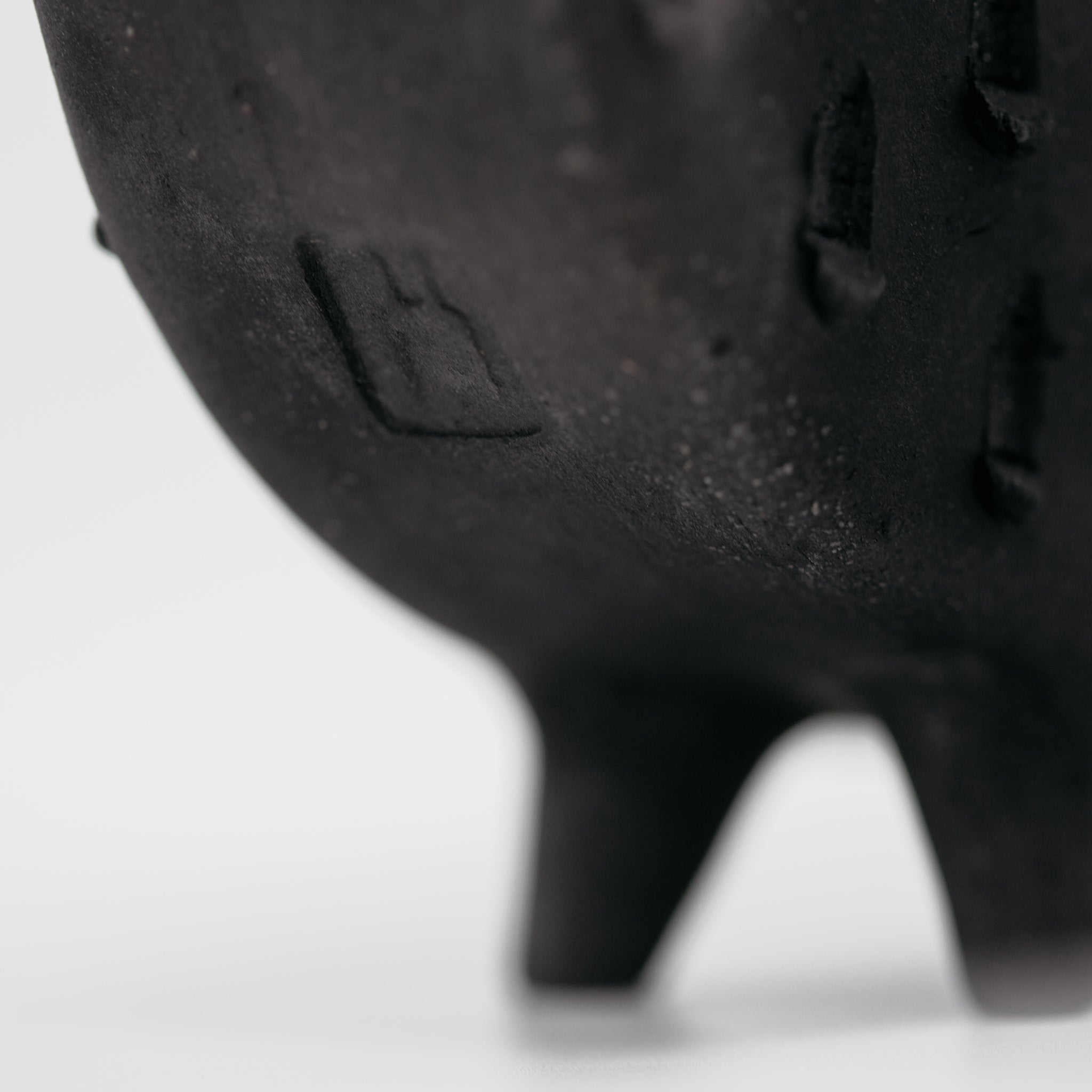 Black Vase No.03/24 - huba.studio