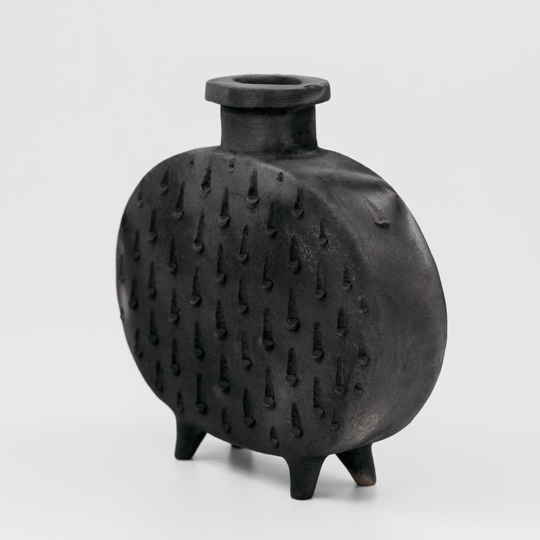 Black Vase No.03/24 - huba.studio