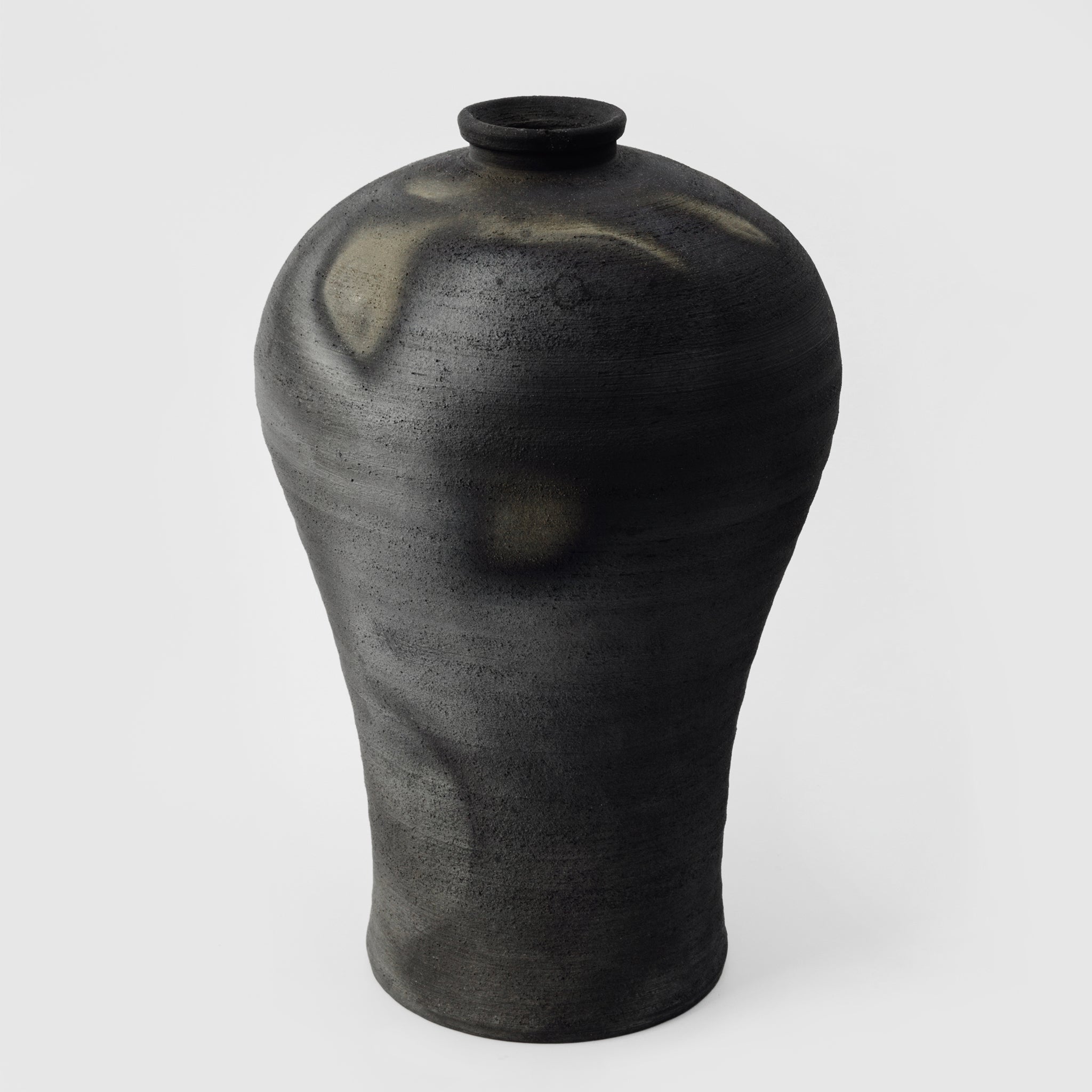 Black Vase No.138/23 - huba.studio