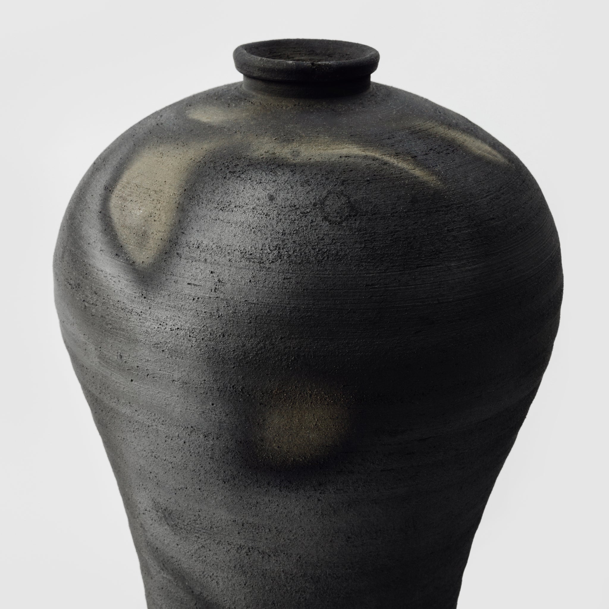Black Vase No.138/23 - huba.studio