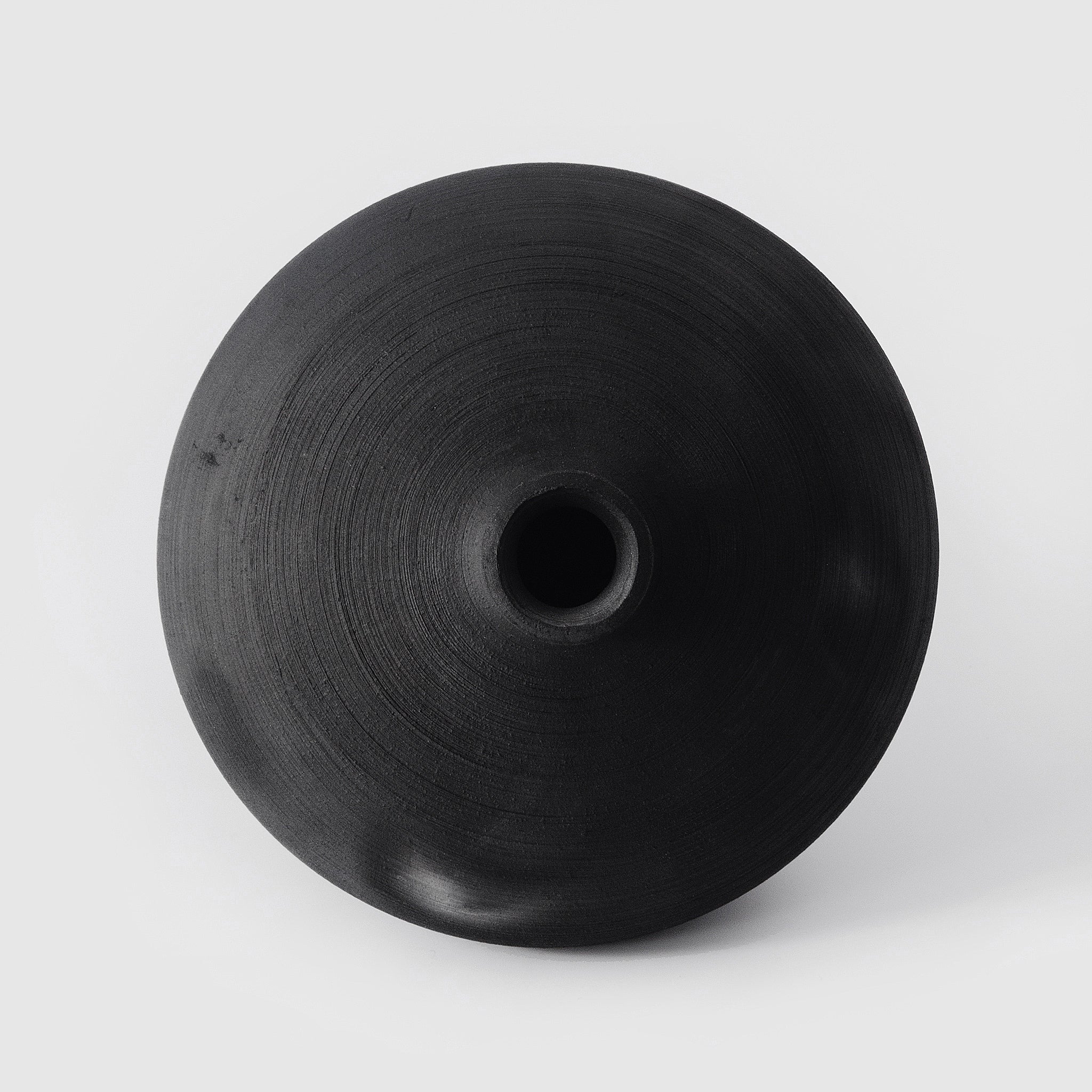 Black Vase No.140/23 - huba.studio
