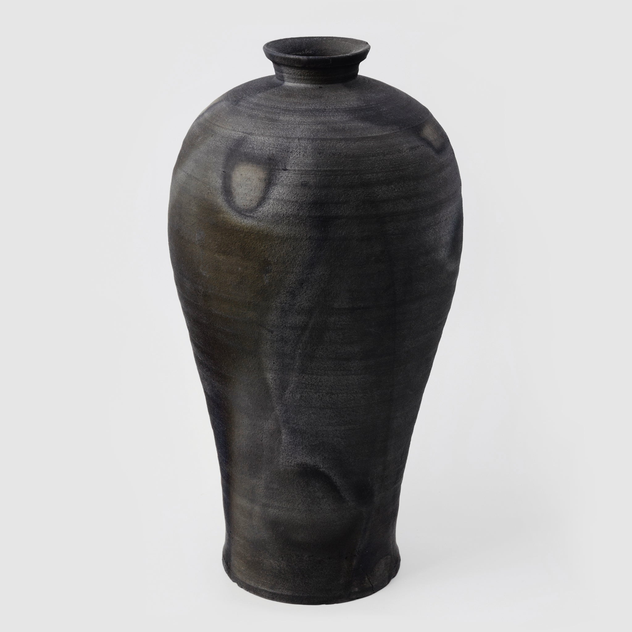 Black Vase No.146/23 - huba.studio