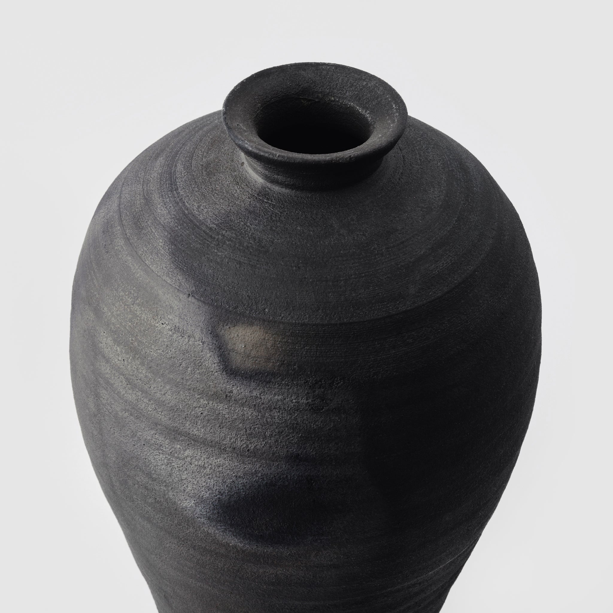 Black Vase No.146/23 - huba.studio