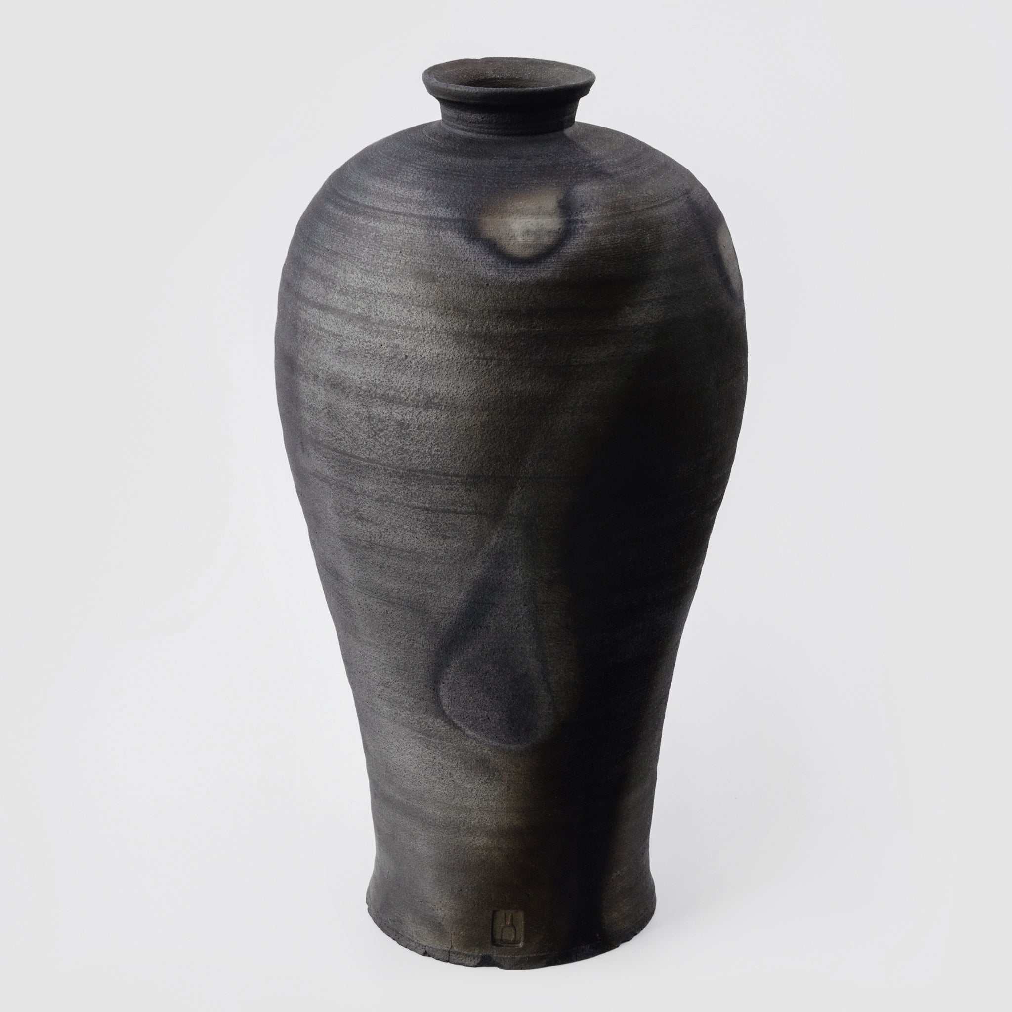 Black Vase No.146/23 - huba.studio