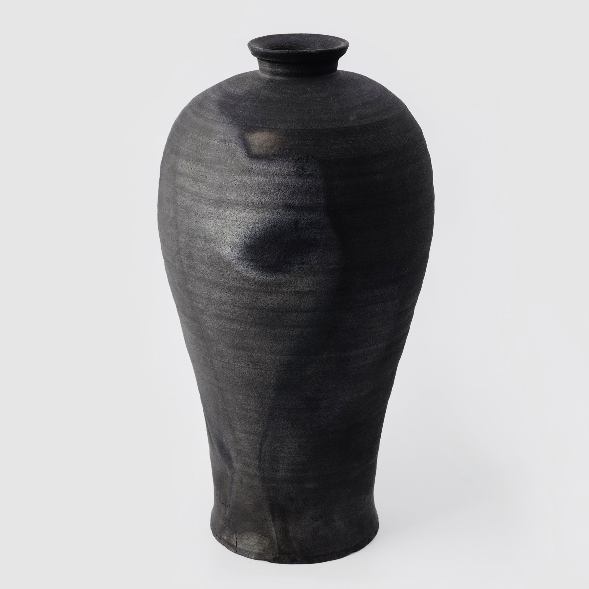 Black Vase No.146/23 - huba.studio