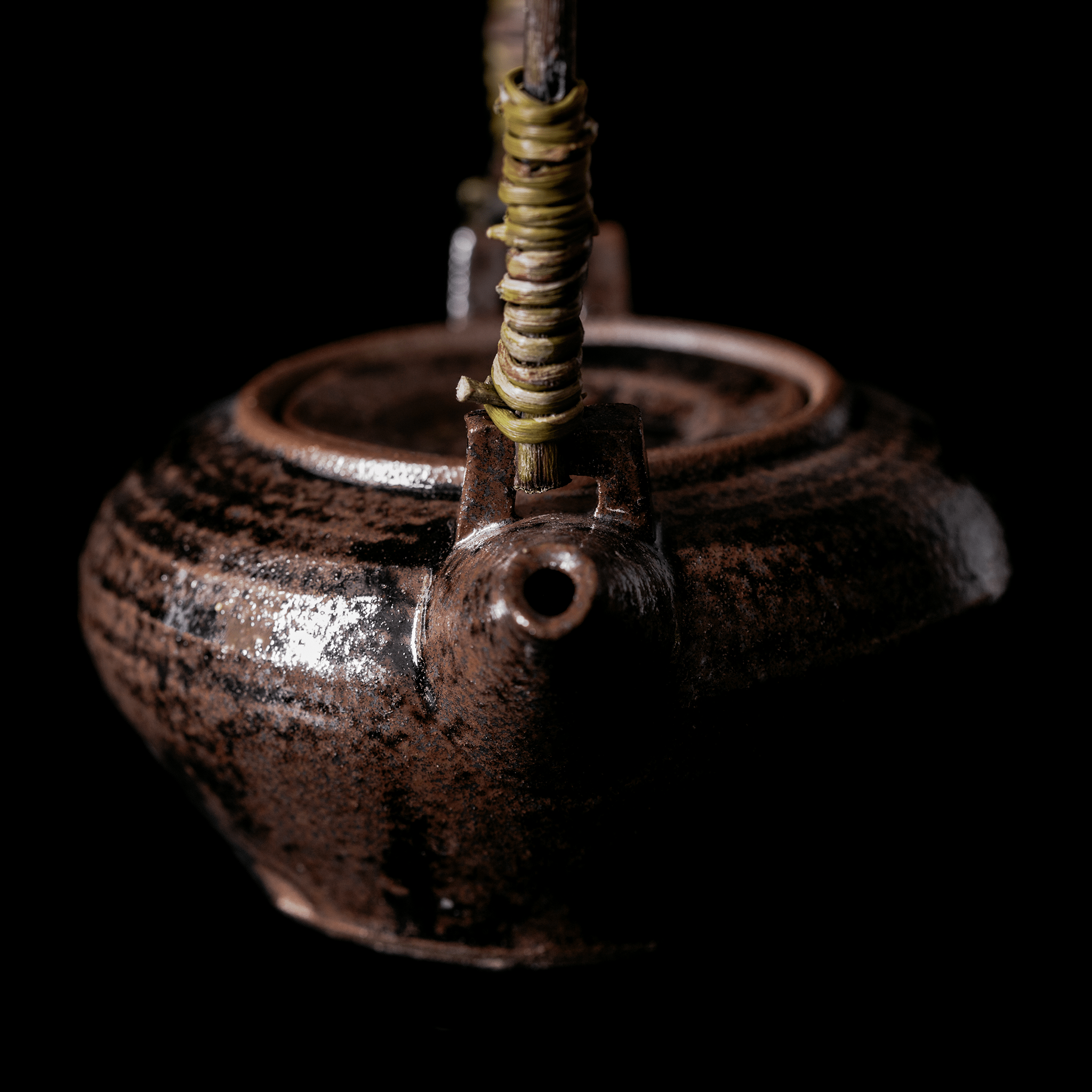 Teapot with Willow Handle No.99/24 - huba.studio