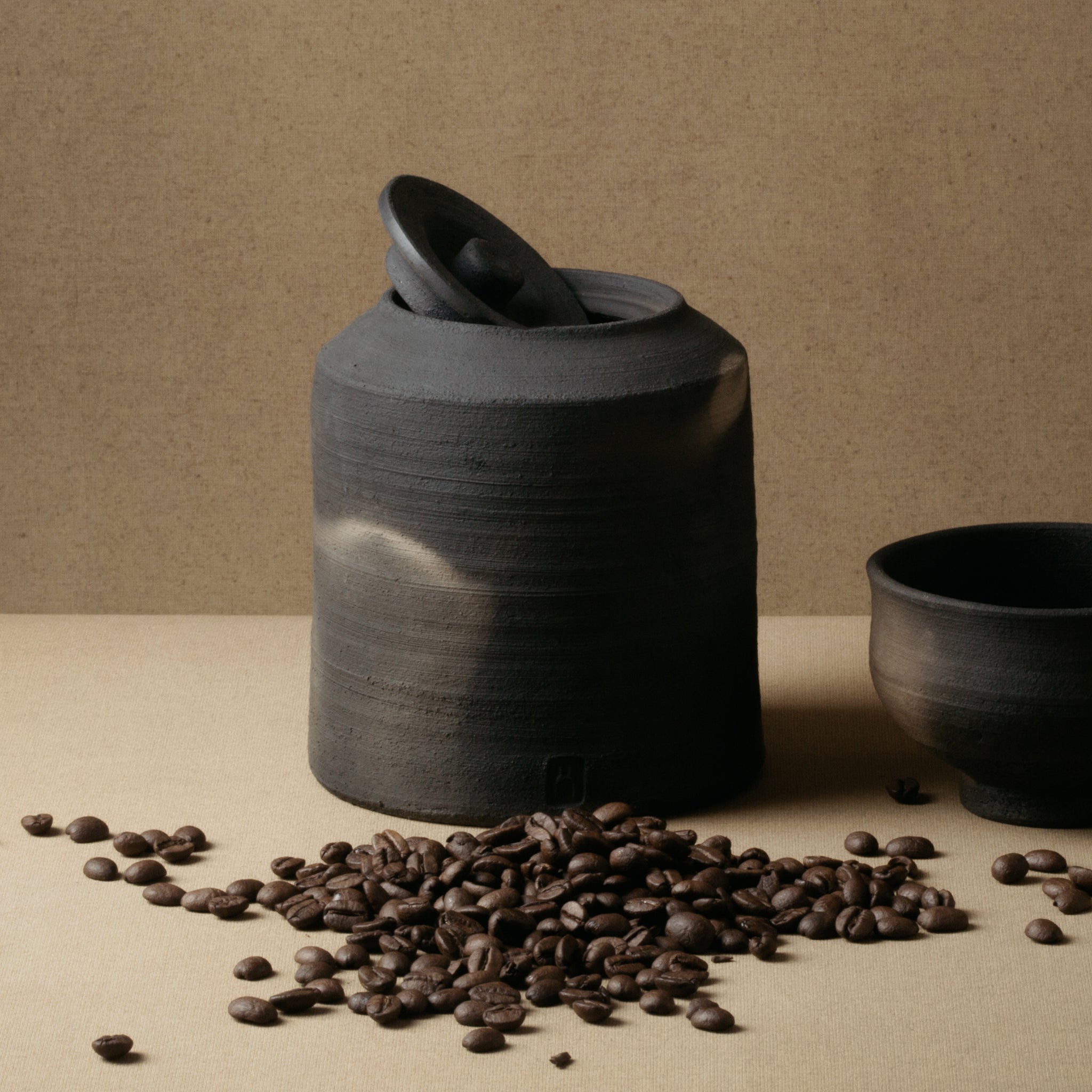 Wheel Thrown Black Lidded Jar No.182/24 - huba.studio