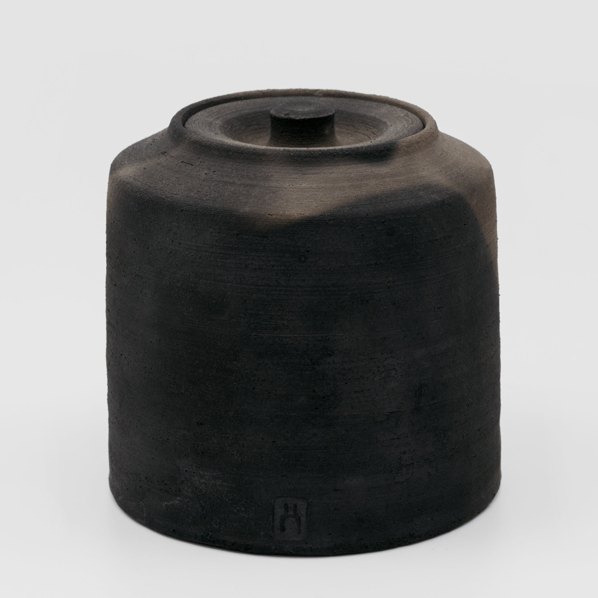 Wheel Thrown Black Lidded Jar No.182/24 - huba.studio
