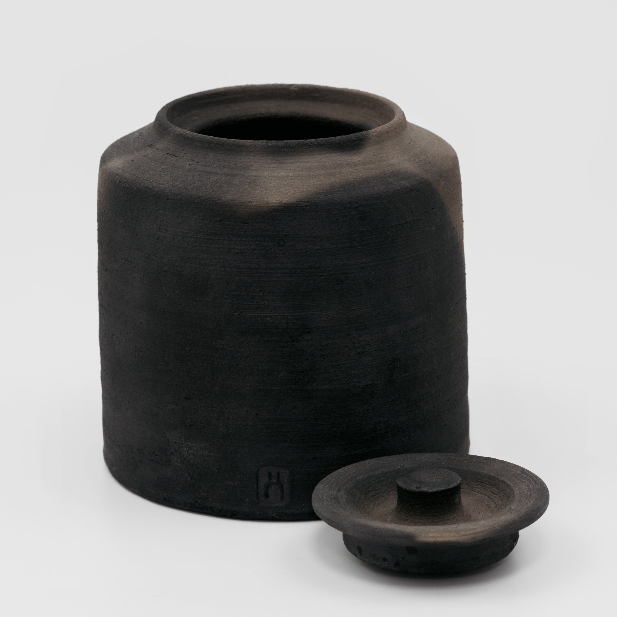 Wheel Thrown Black Lidded Jar No.182/24 - huba.studio