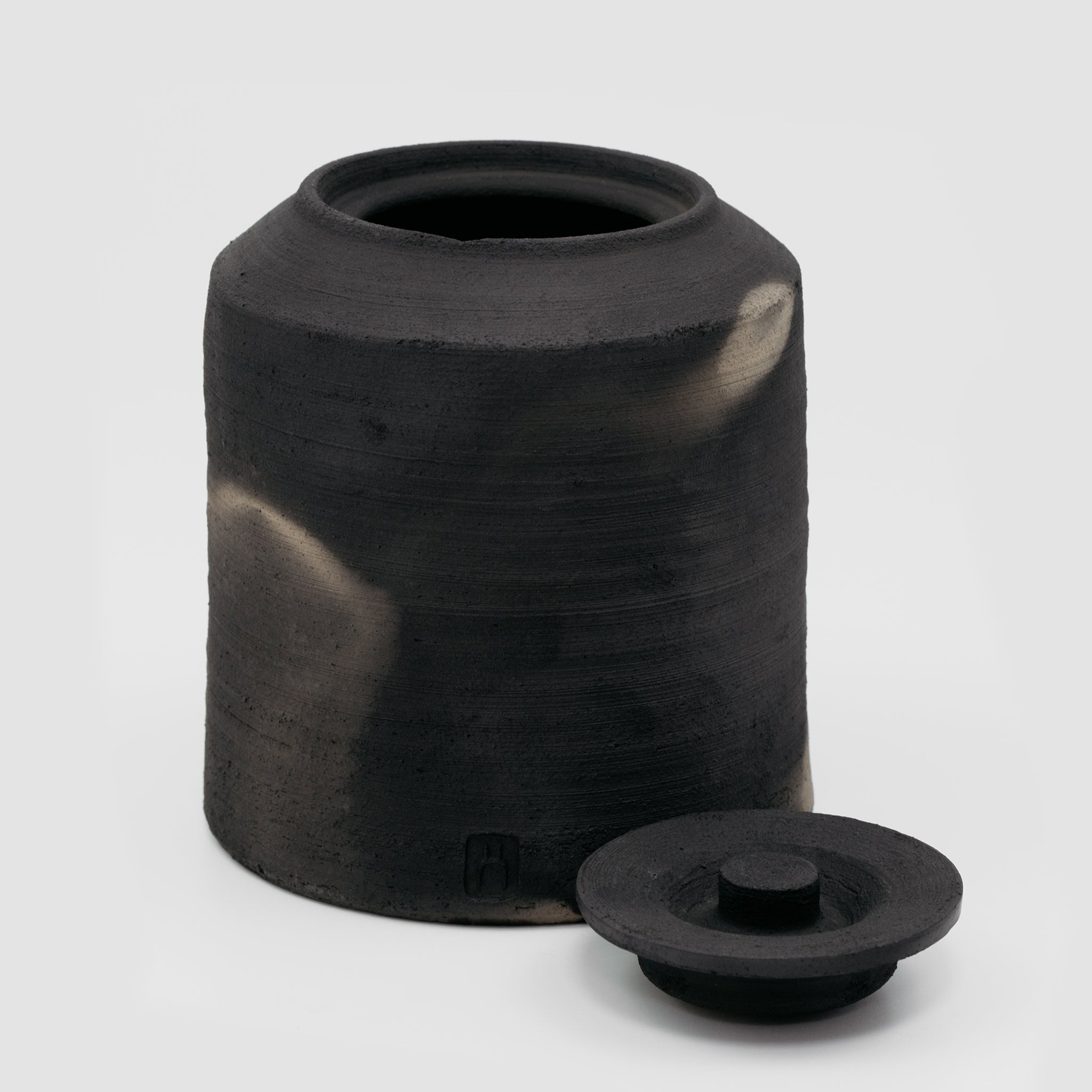 Wheel Thrown Black Lidded Jar No.183/24 - huba.studio