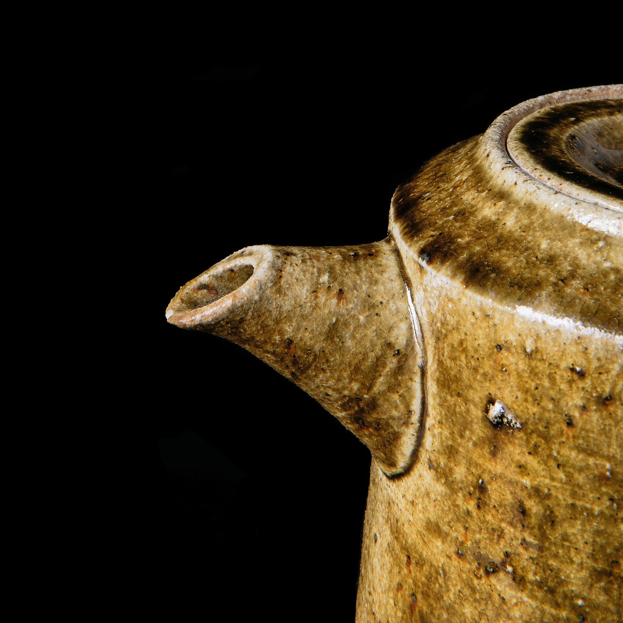 Wheel Thrown Teapot No.137/23 - huba.studio