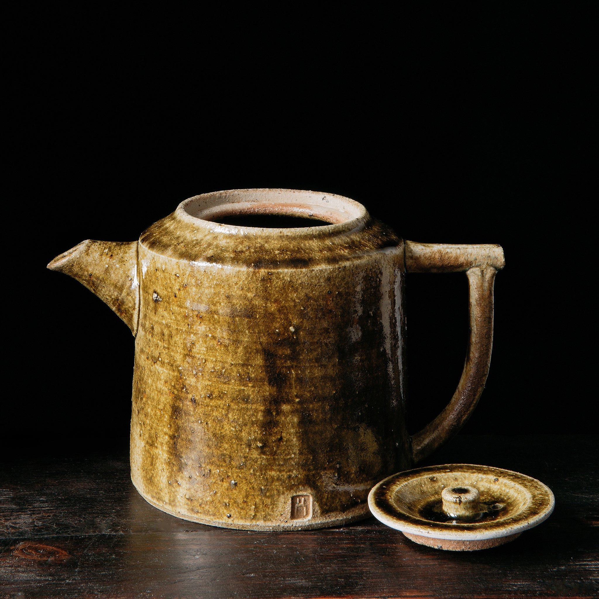 Wheel Thrown Teapot No.137/23 - huba.studio