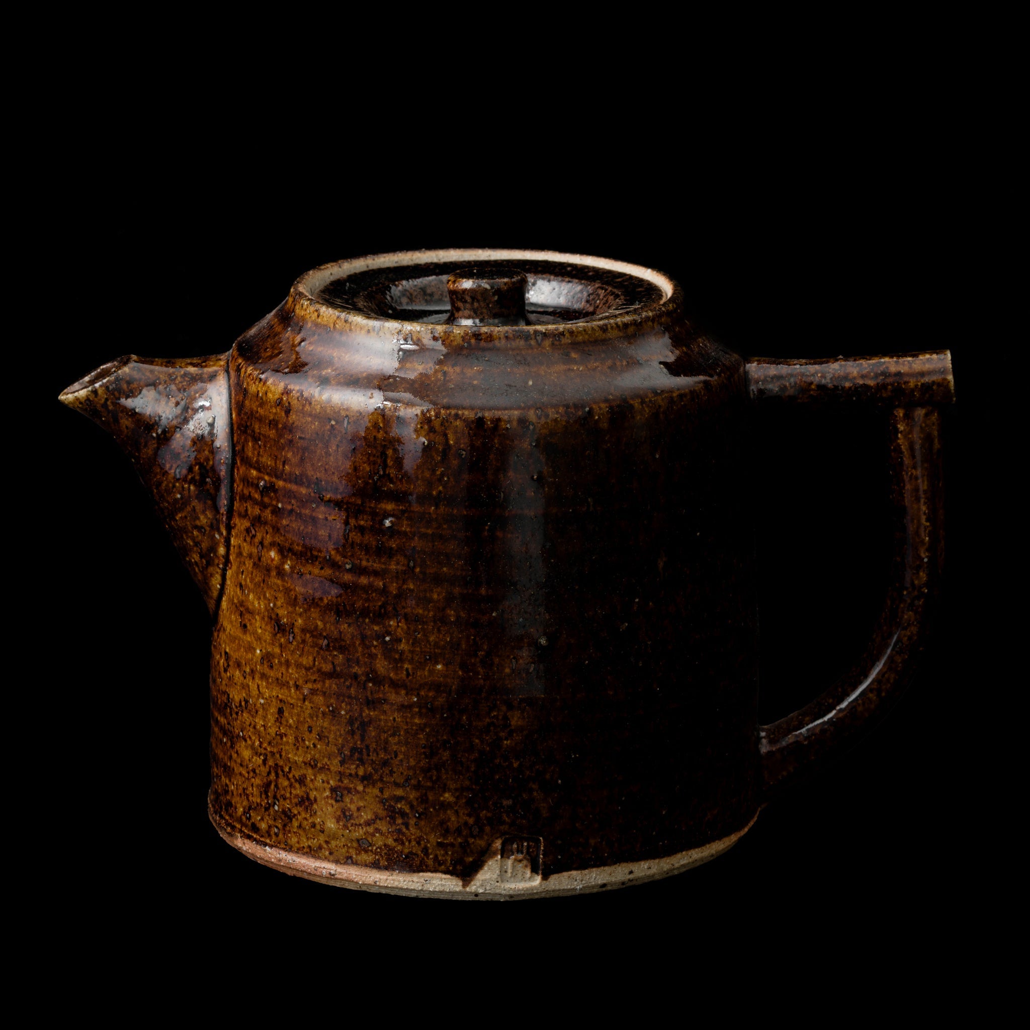 Wheel Thrown Teapot No.30/25 - huba.studio