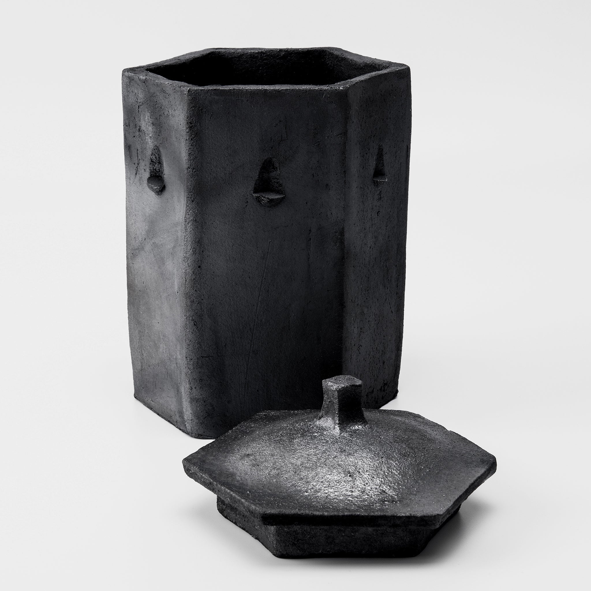 Black Jar No.203/22 - huba.studio