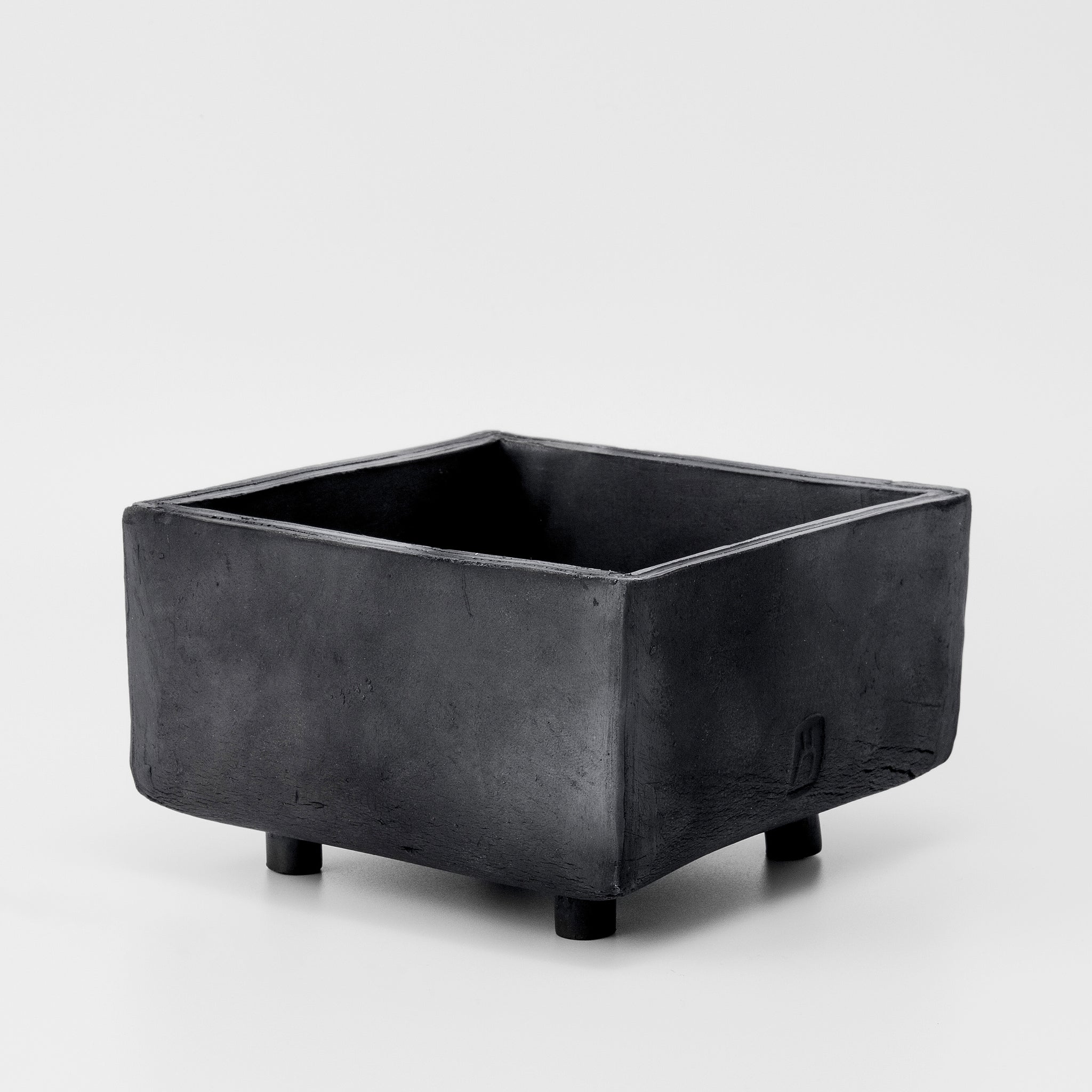 Black Medium Pot No.195/22 - huba.studio