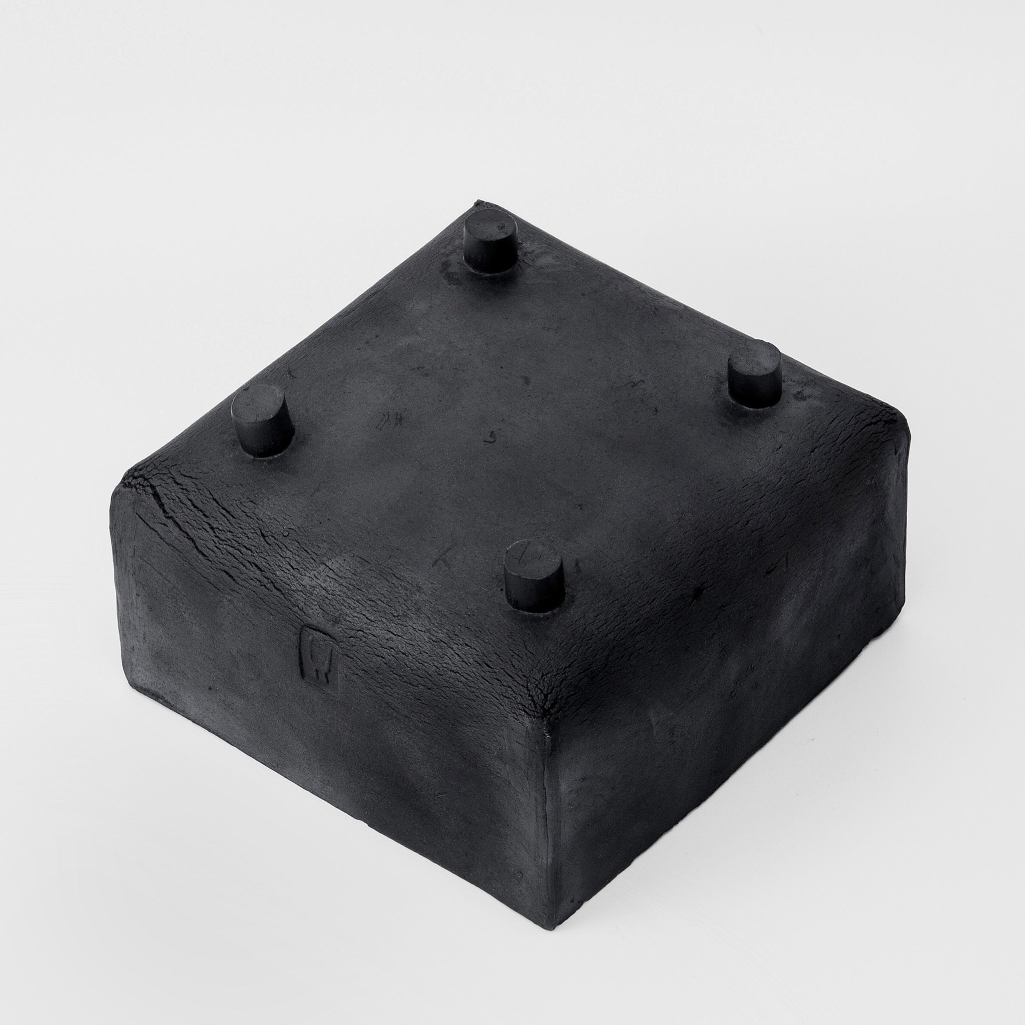Black Medium Pot No.195/22 - huba.studio