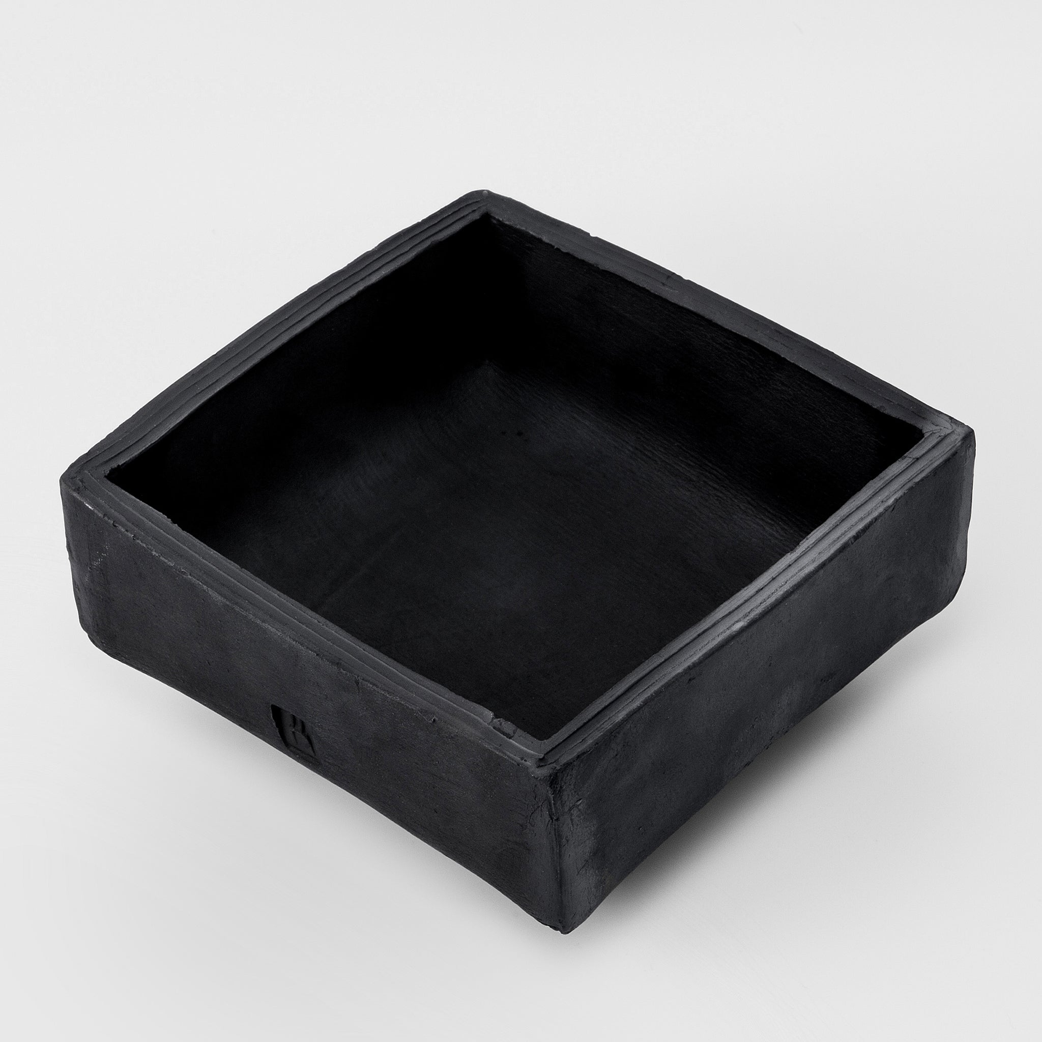 Black Medium Pot No.198/22 - huba.studio