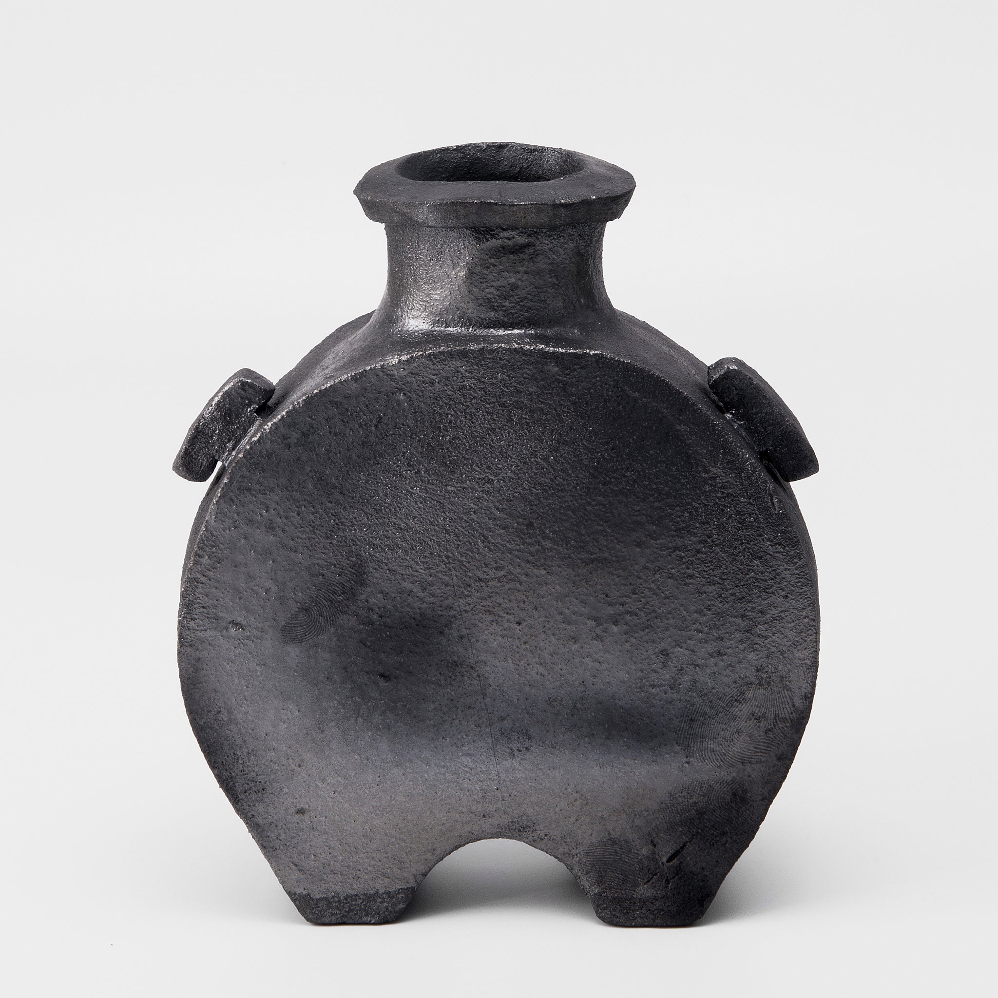 Black Vase No.213/22 - huba.studio
