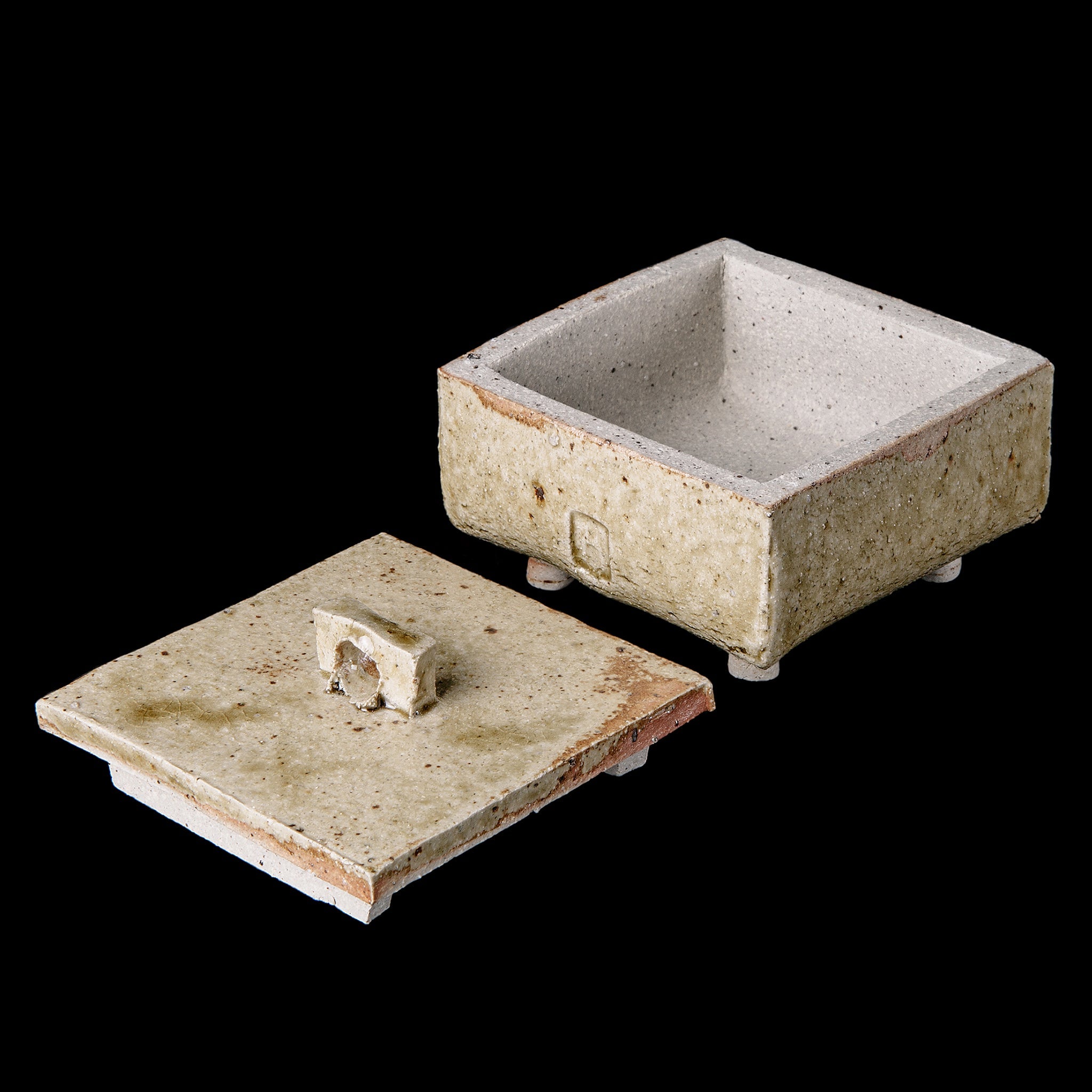 Box No.221/22 - huba.studio