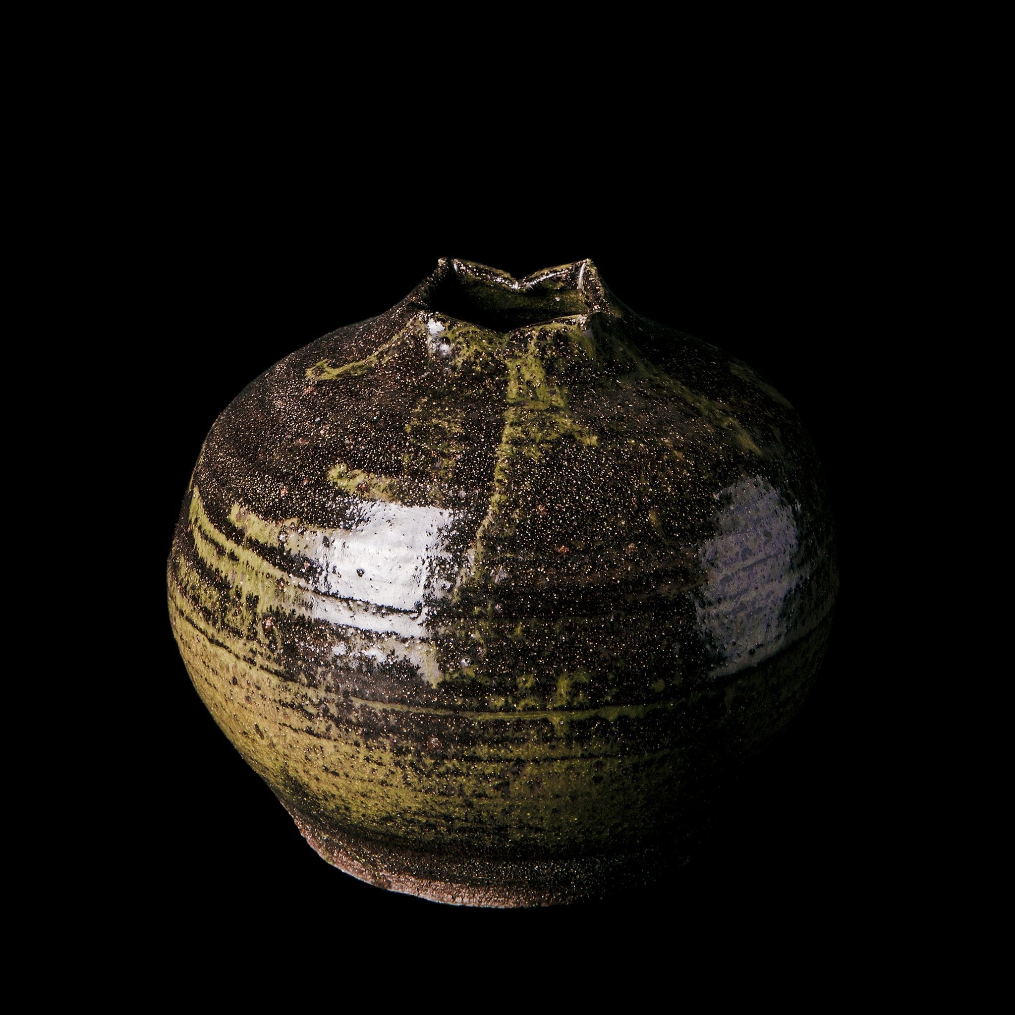 Wheel Thrown Vase No.122/22 - huba.studio