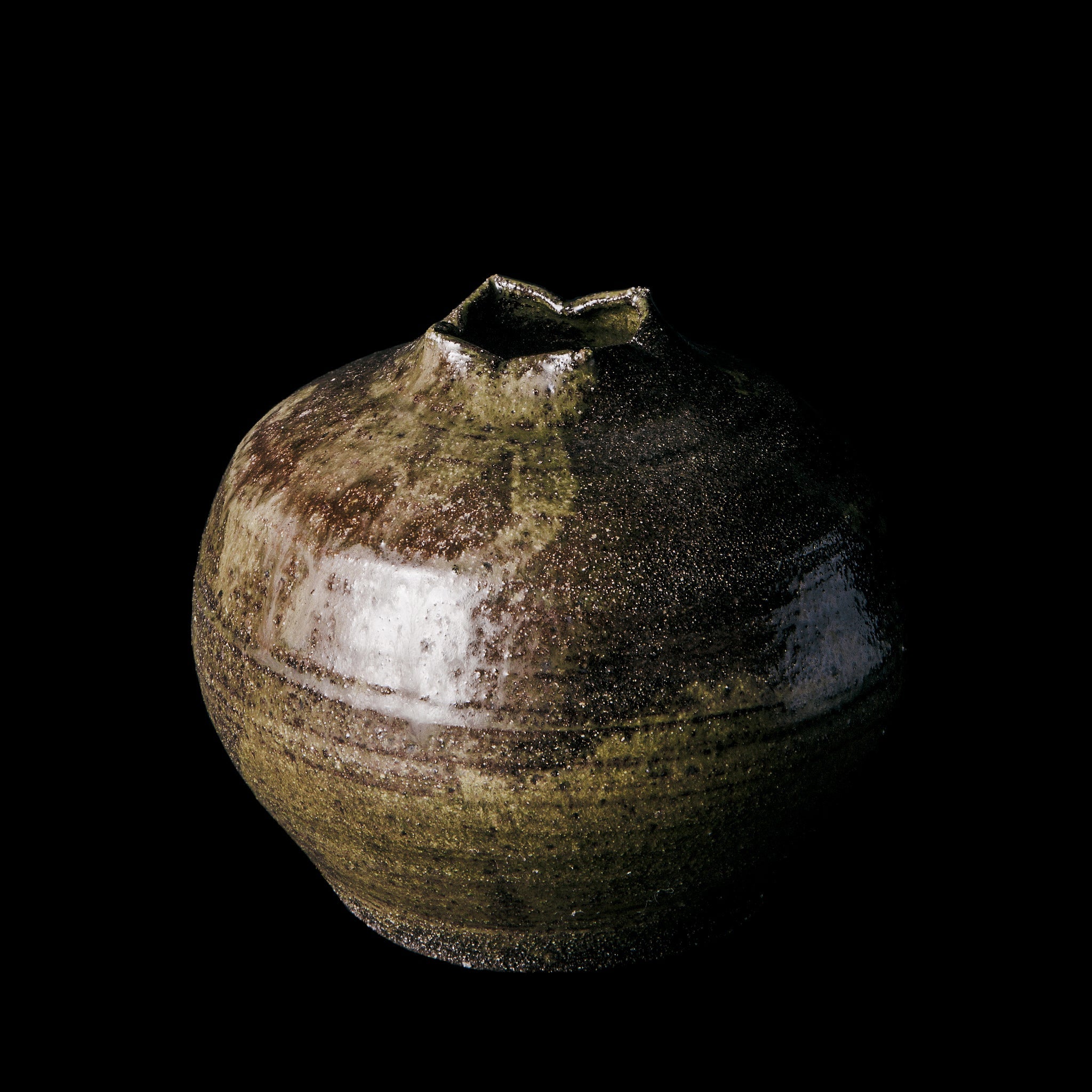 Wheel Thrown Vase No.122/22 - huba.studio