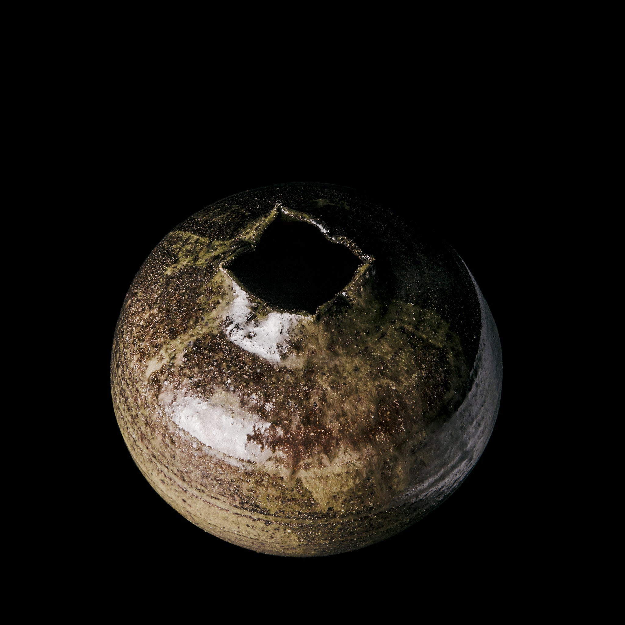 Wheel Thrown Vase No.122/22 - huba.studio